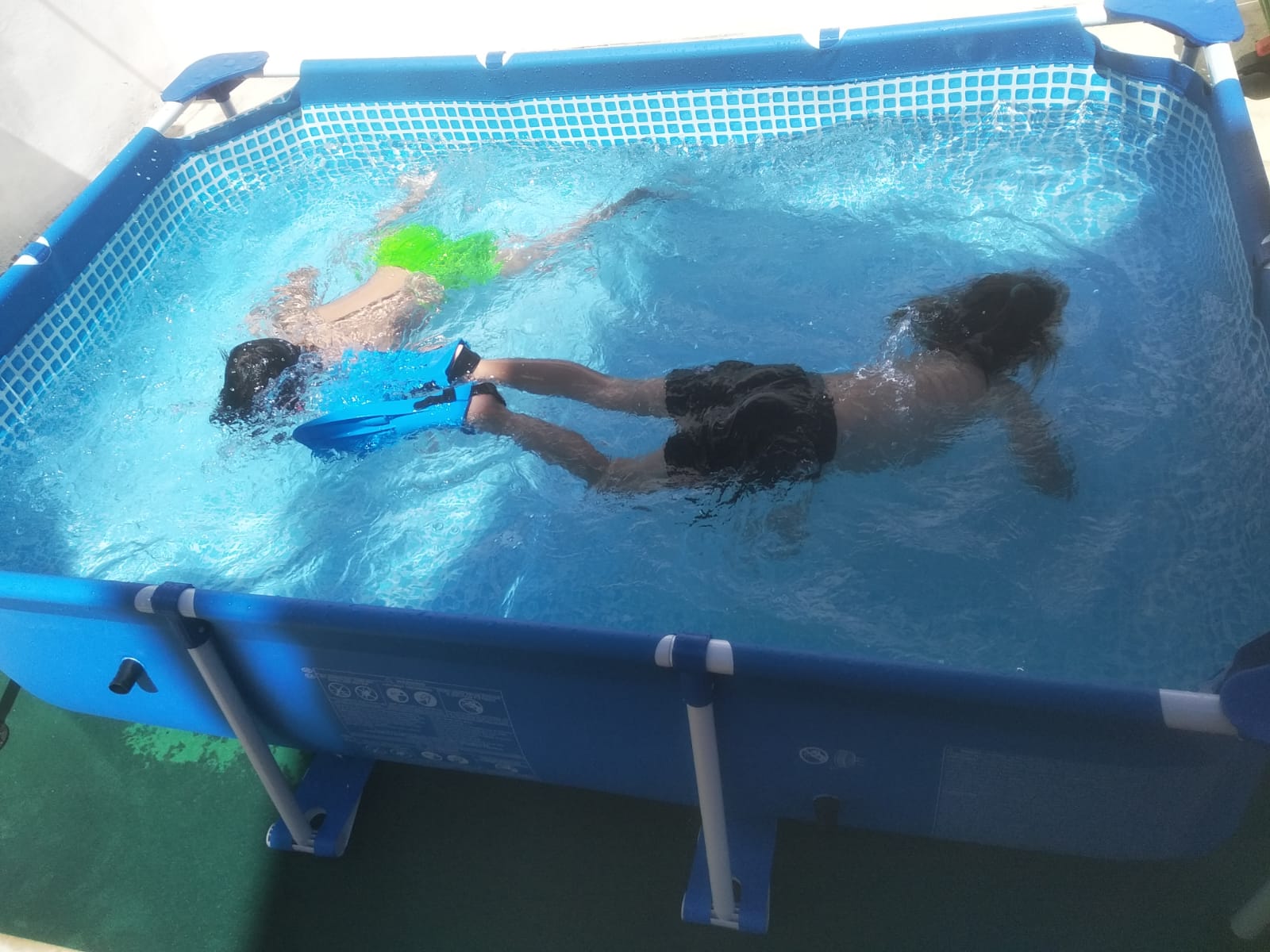 En este momento estás viendo ¿Puedo poner una piscina desmontable o hinchable en mi terraza o en mi azotea?
