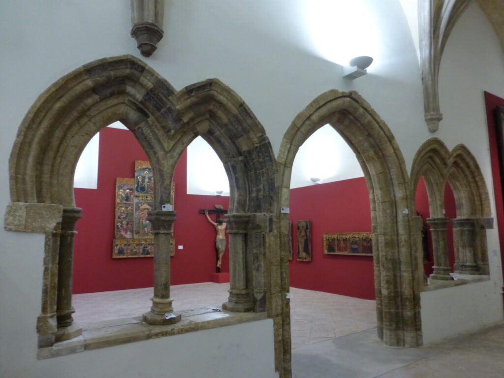 Portada de acceso a la sala capitular. Santa María la Mayor. Calatayud.